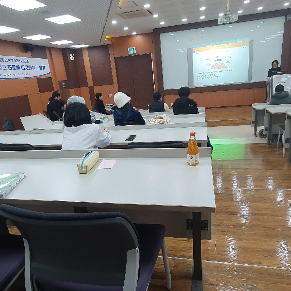 11월 10일 진로특강을 진행하였습니다 대표이미지
